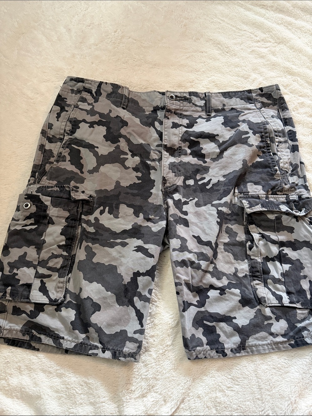 Men's Gray Camo Cargo Shorts